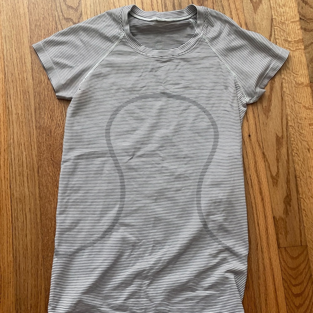 Swiftly tech lululemon top